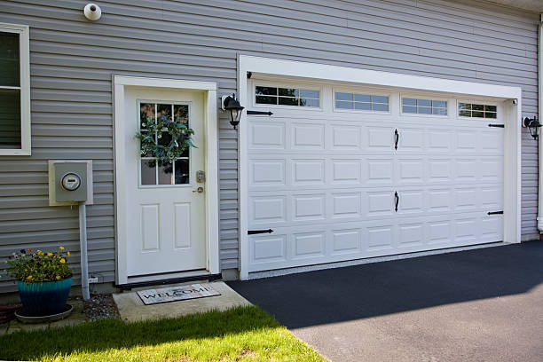 24/7 Emergency Garage Door Panel Replacement experts in Colonial Heights city County, VA